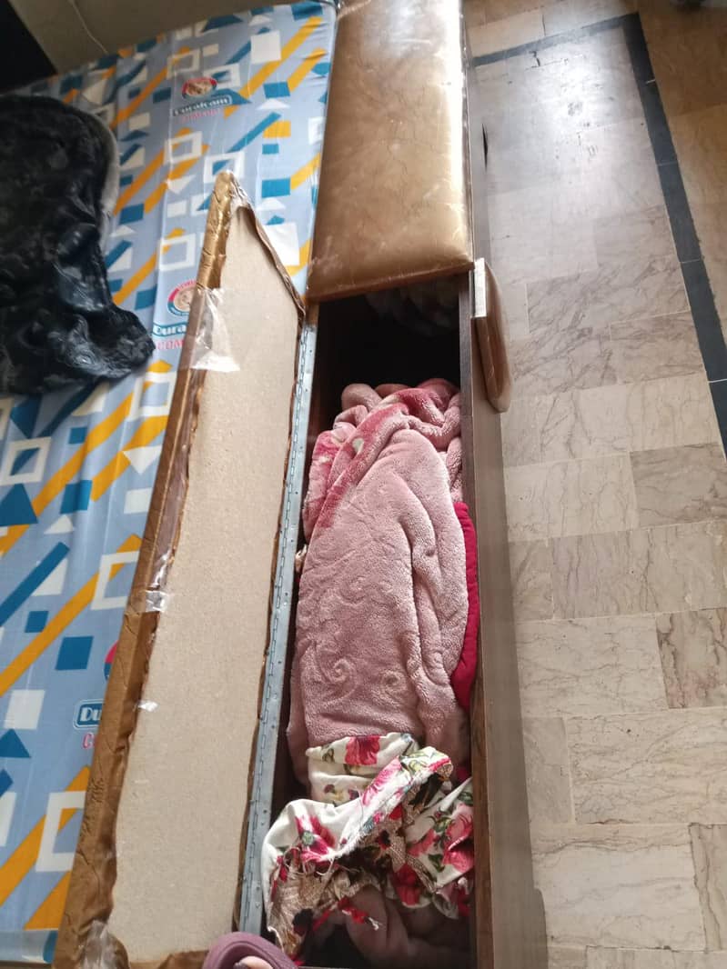 bed . . 1