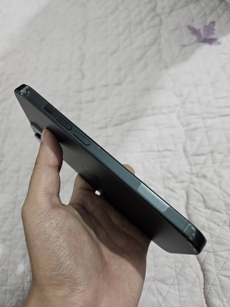 Apple iPhone 15 jv 4