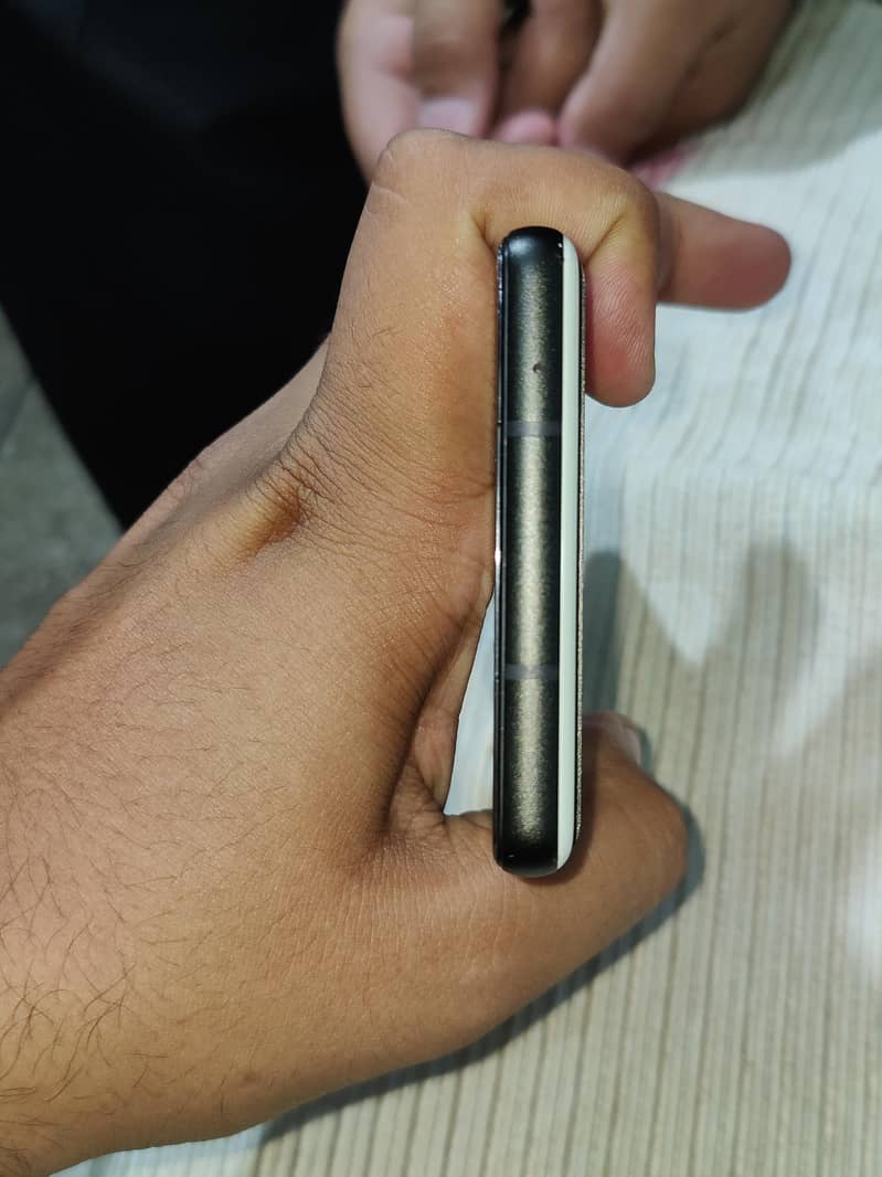 Google Pixel 6a 11