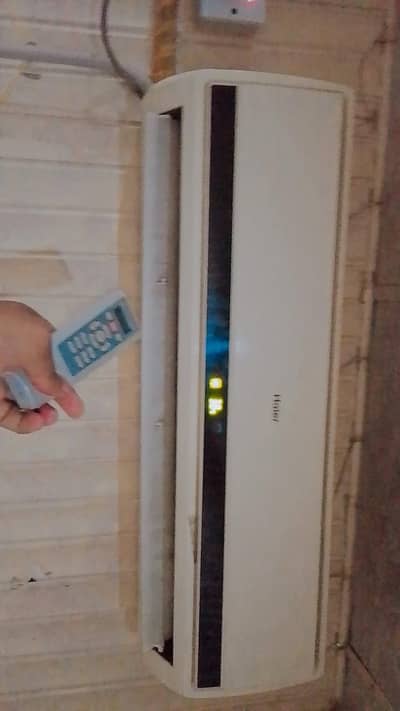 Haier 1 ton Ka Ac No any issue  jis Bhi ko chayie 03254751598