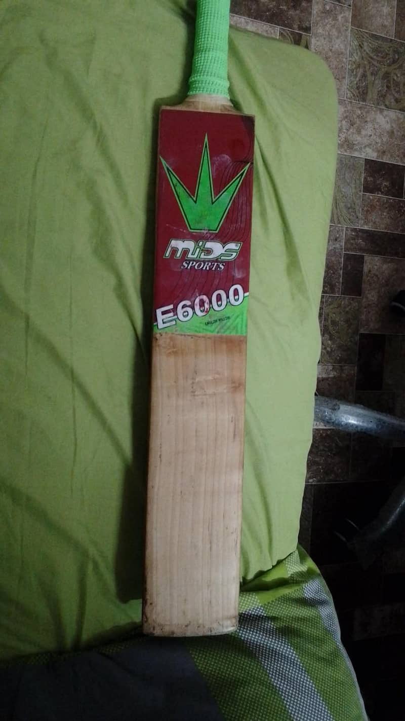Mids E6000 Cricket Bat 0