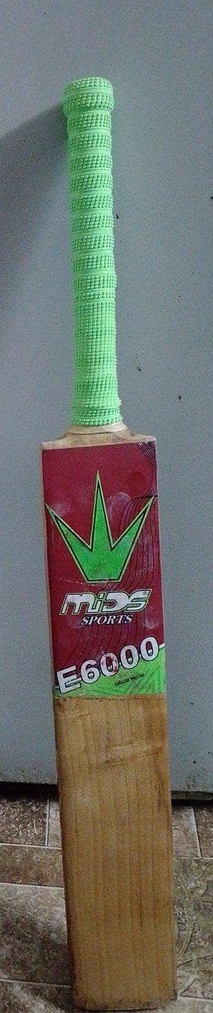 Mids E6000 Cricket Bat 1