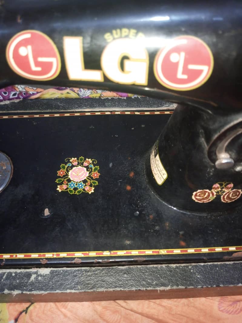 sewing machine 4
