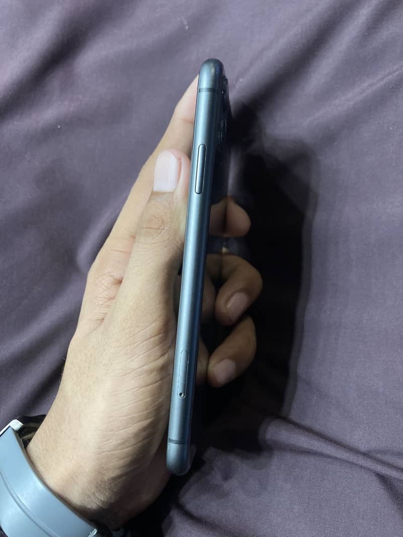 Apple iPhone 11 3