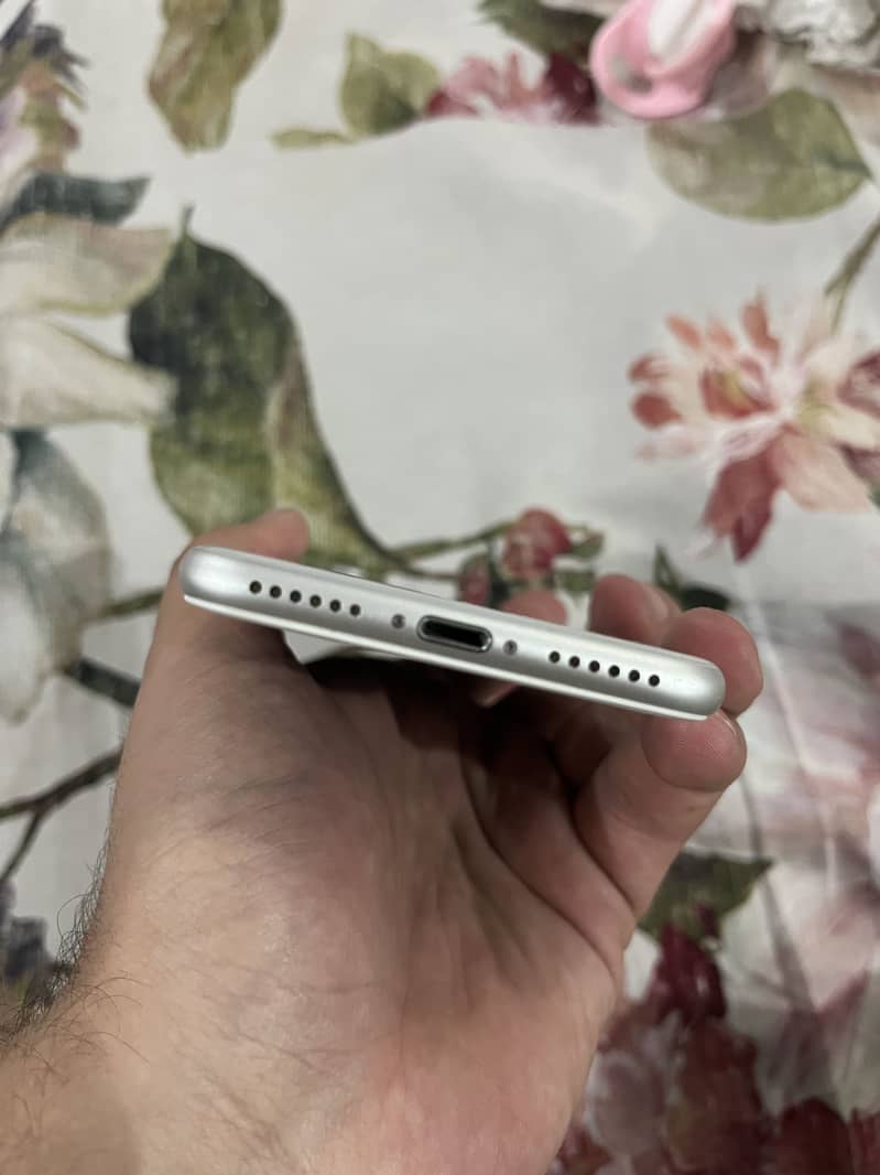 Apple iPhone 8 1