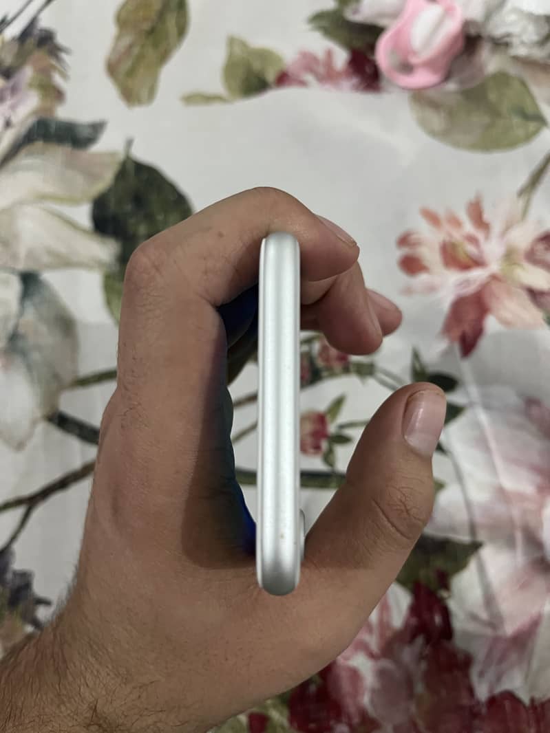 Apple iPhone 8 3