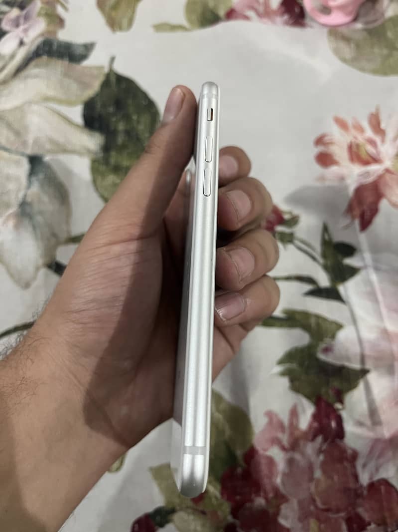 Apple iPhone 8 4