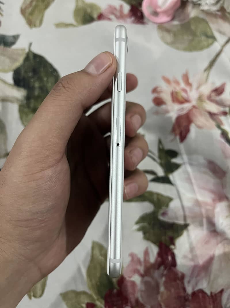 Apple iPhone 8 5