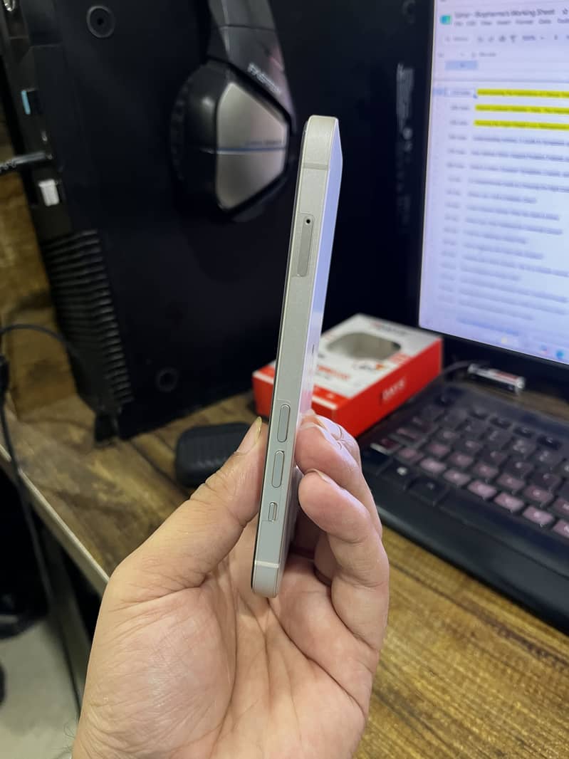 Apple iPhone 13 0