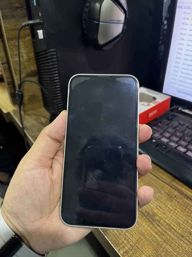 Apple iPhone 13 3