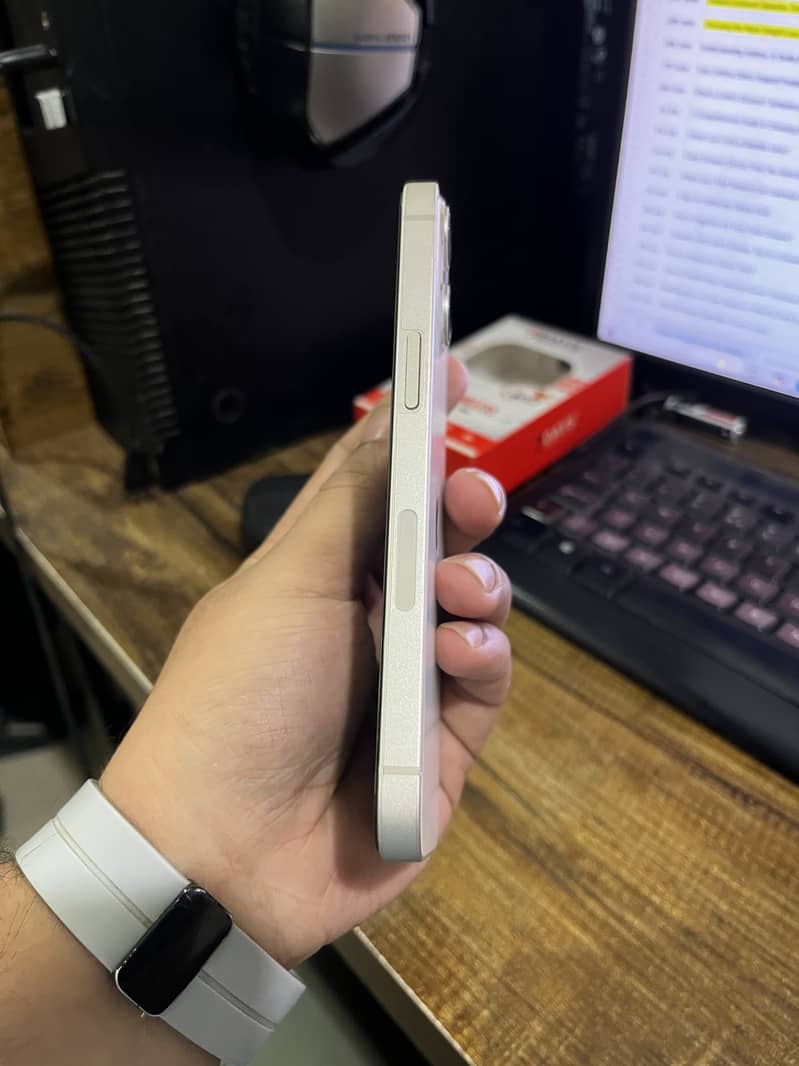Apple iPhone 13 5