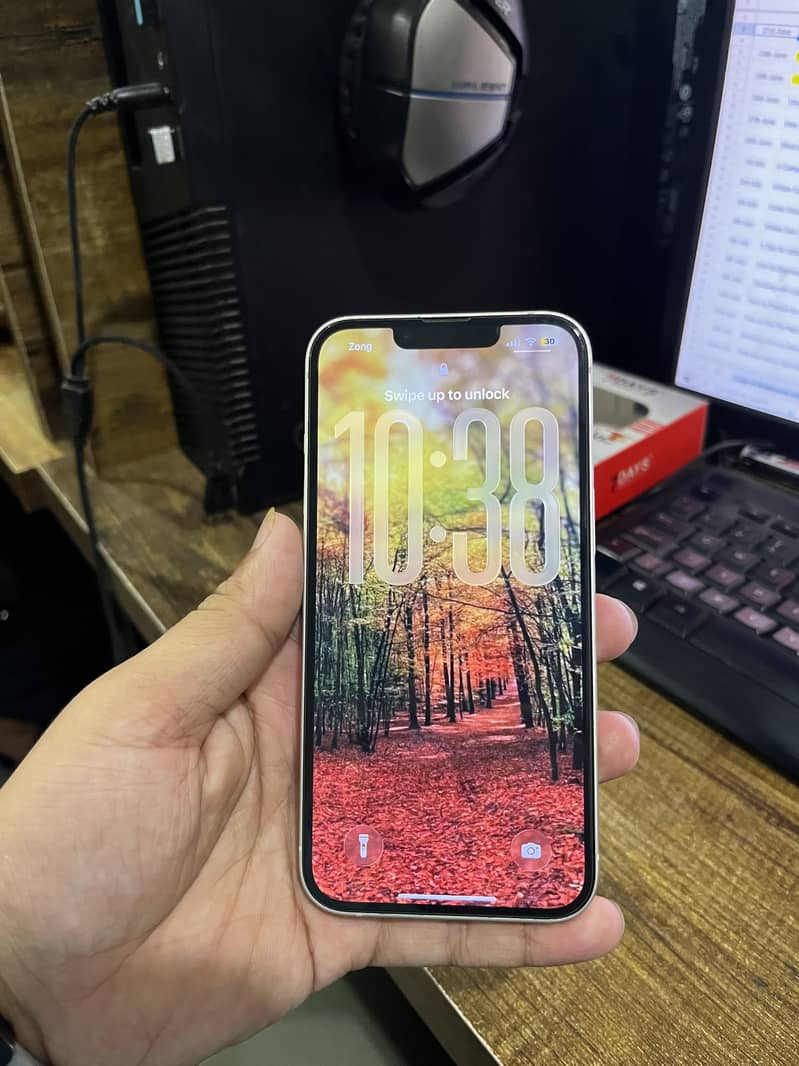 Apple iPhone 13 7