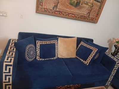 5 seater sofa set bht kaam use hoa hai urgent sale karna hai.