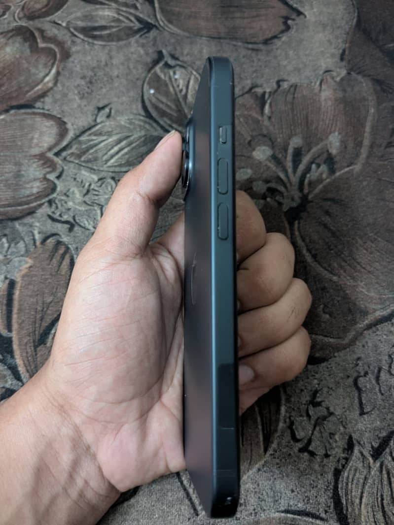 Apple iPhone 15 5
