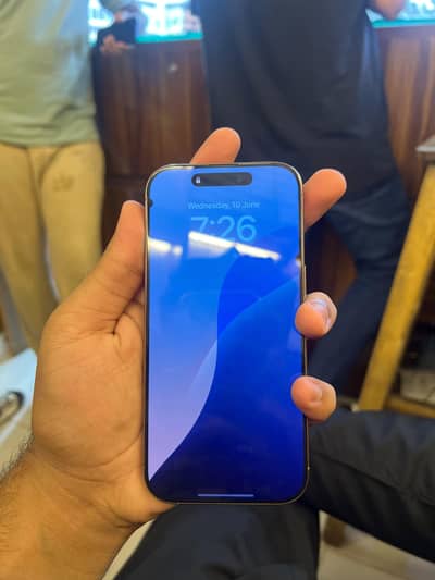 Apple iPhone 16 Pro jv