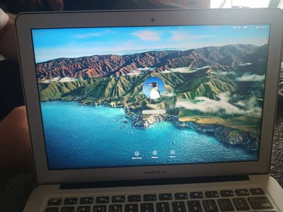  MacBook Air with orignal charger (13-inch, 2017) – For Sale!
