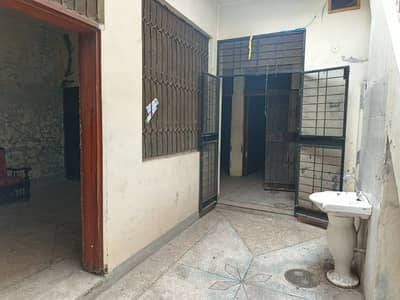 5 Marla Single Storey Semi Commercial House 40 Feet Road near DPS School township