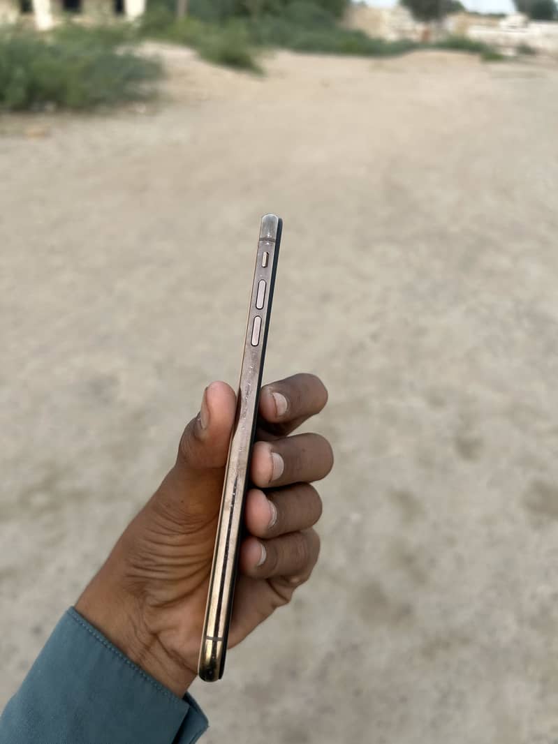 iPhone XS Max 4