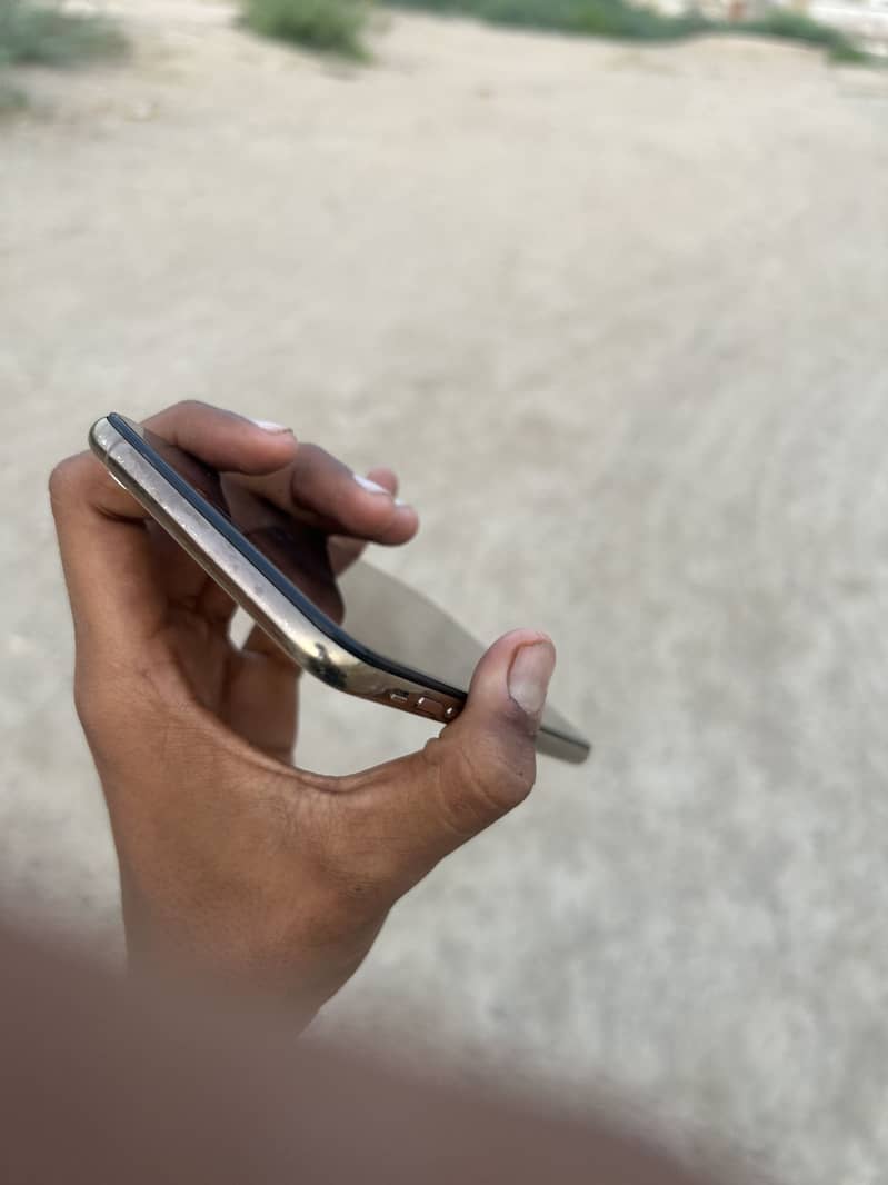 iPhone XS Max 5