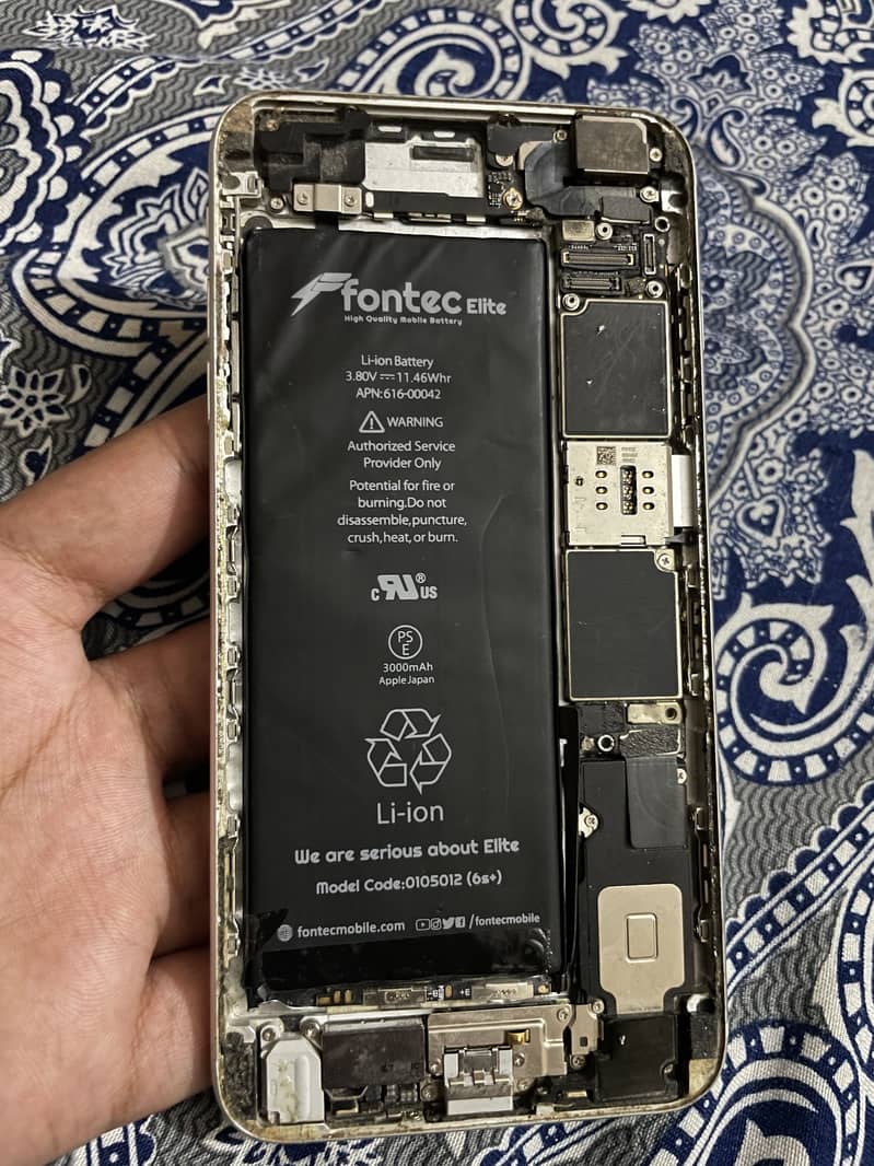Apple iPhone 6S Plus 4