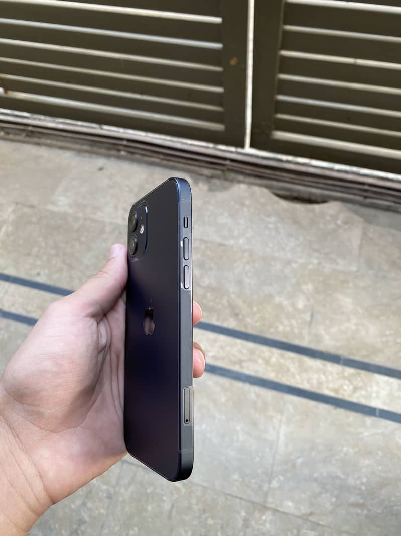 Apple iPhone 12 2
