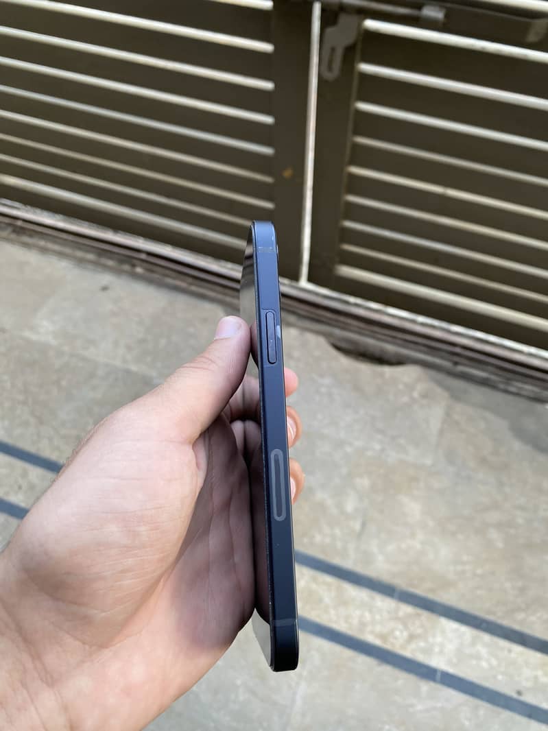Apple iPhone 12 5