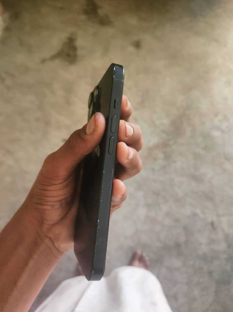 iPhone 14 3