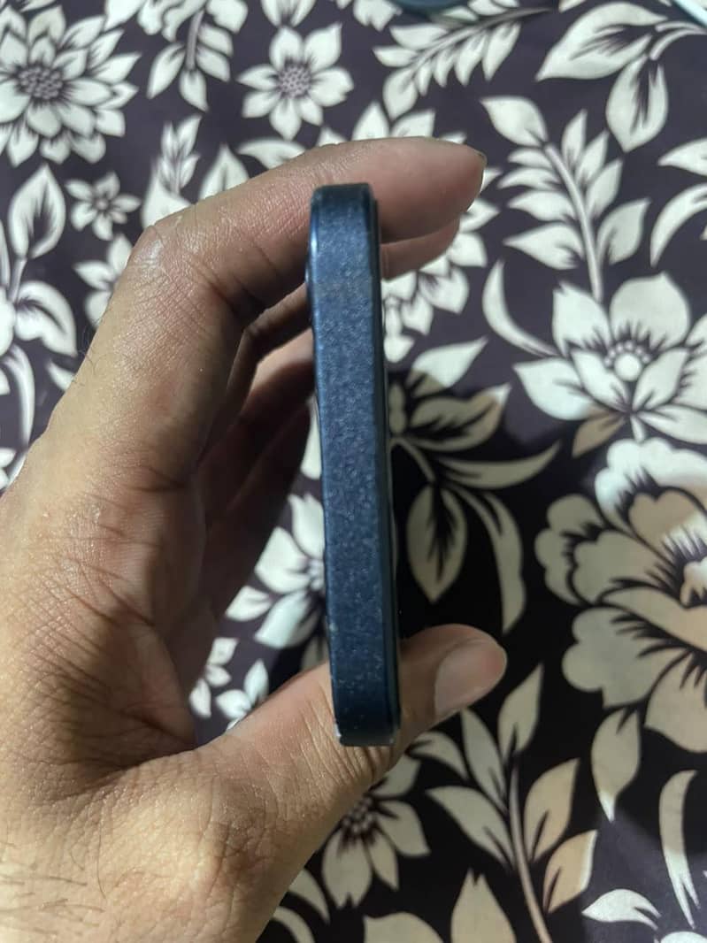 Apple iPhone 12 4