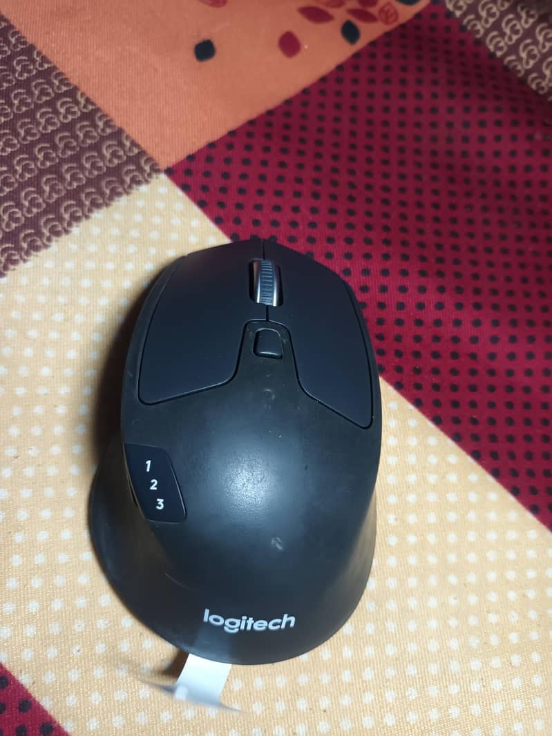 Logitech M720 Triathlon Multi-Computer Wireless Mouse 1