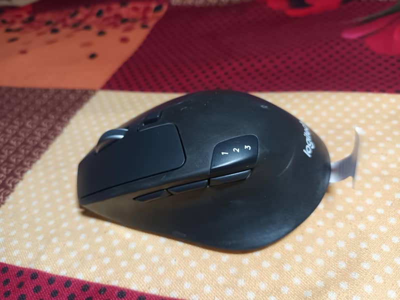 Logitech M720 Triathlon Multi-Computer Wireless Mouse 2
