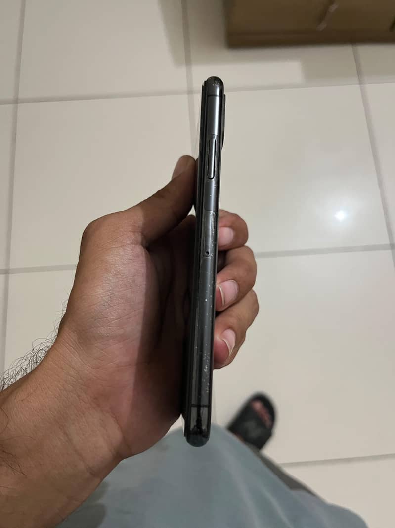 Apple iPhone X 4