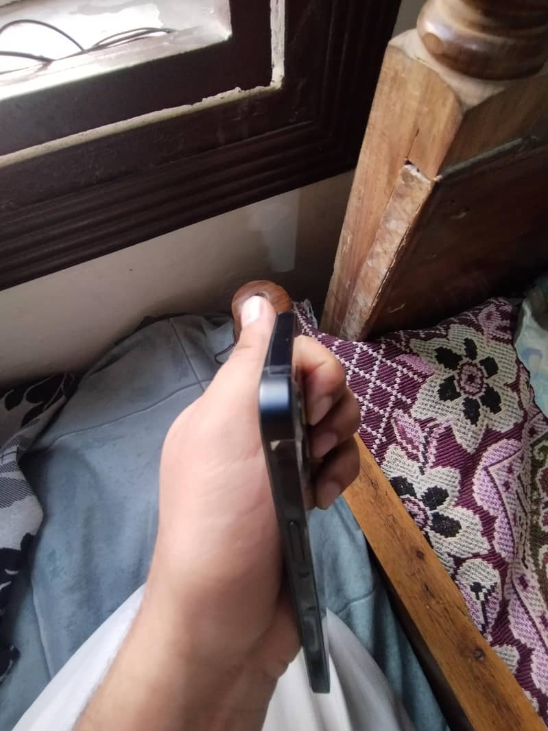 Apple iPhone 12 6