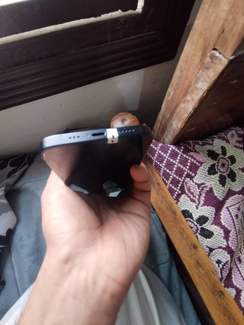 Apple iPhone 12 11