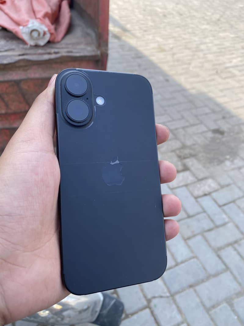 Apple iPhone 16 0