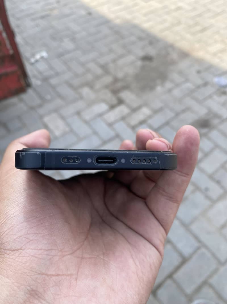 Apple iPhone 16 4