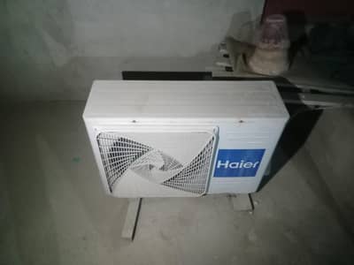 Haier 1 Ton Ac non inverter Almost new