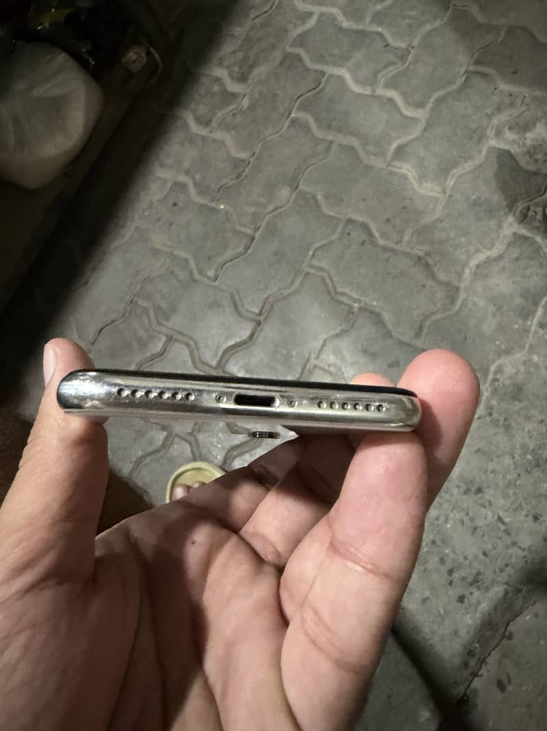 Apple iPhone X 3
