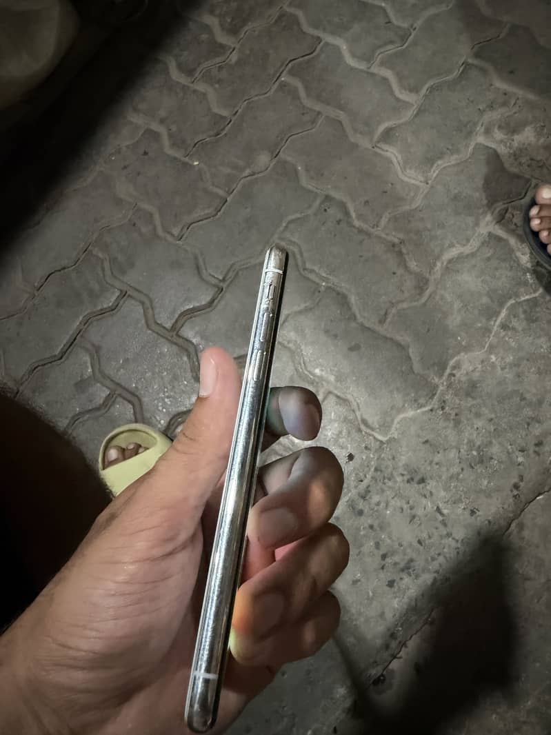 Apple iPhone X 5