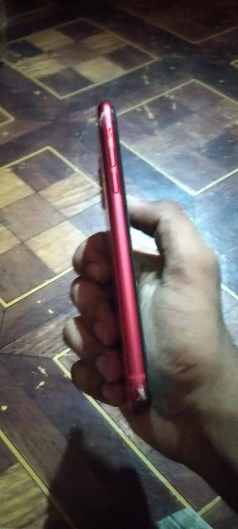 Apple iPhone 11 4
