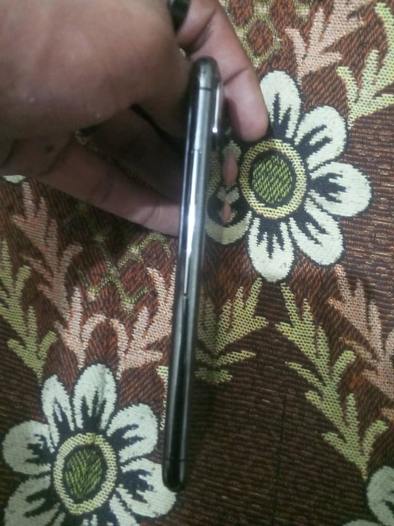 Apple iPhone X 3