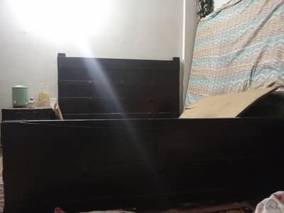 Bed Set For Sale Only Plai Board broken