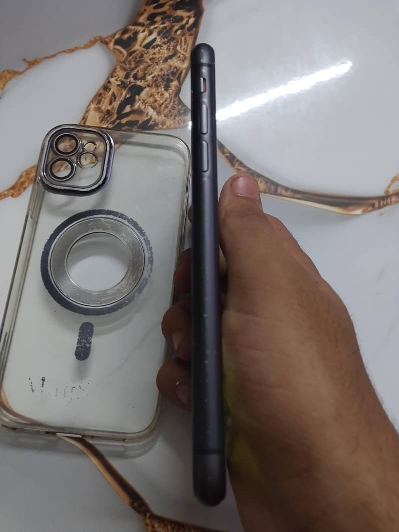 Apple iPhone 11 4