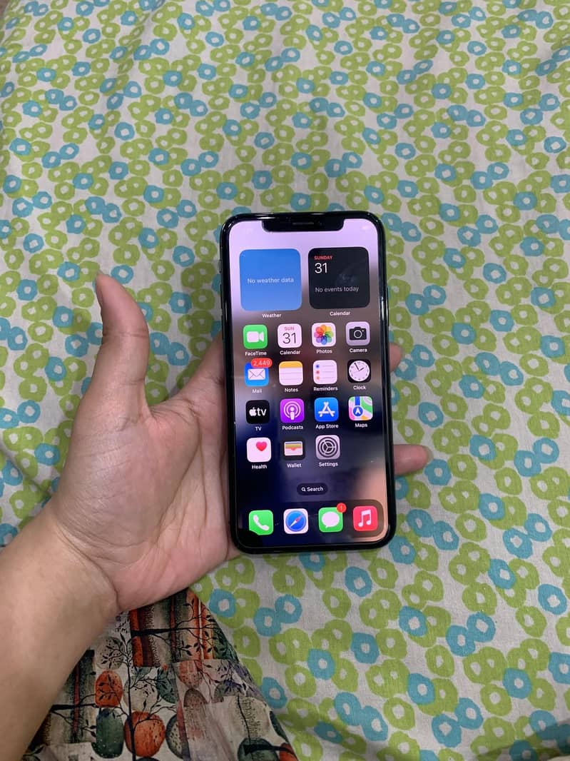 Apple iPhone X 4