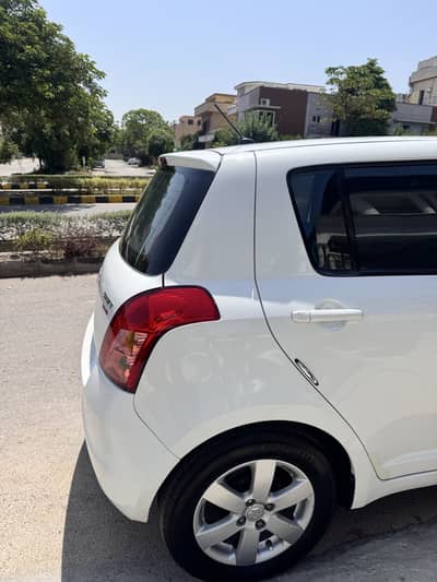 Suzuki Swift Automatic DLX Nav 2021
