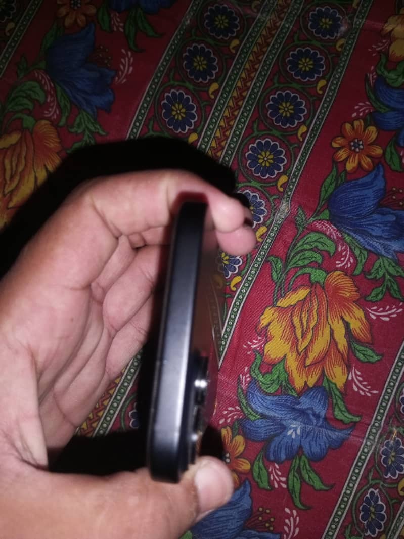 Apple iPhone 15 plus 4