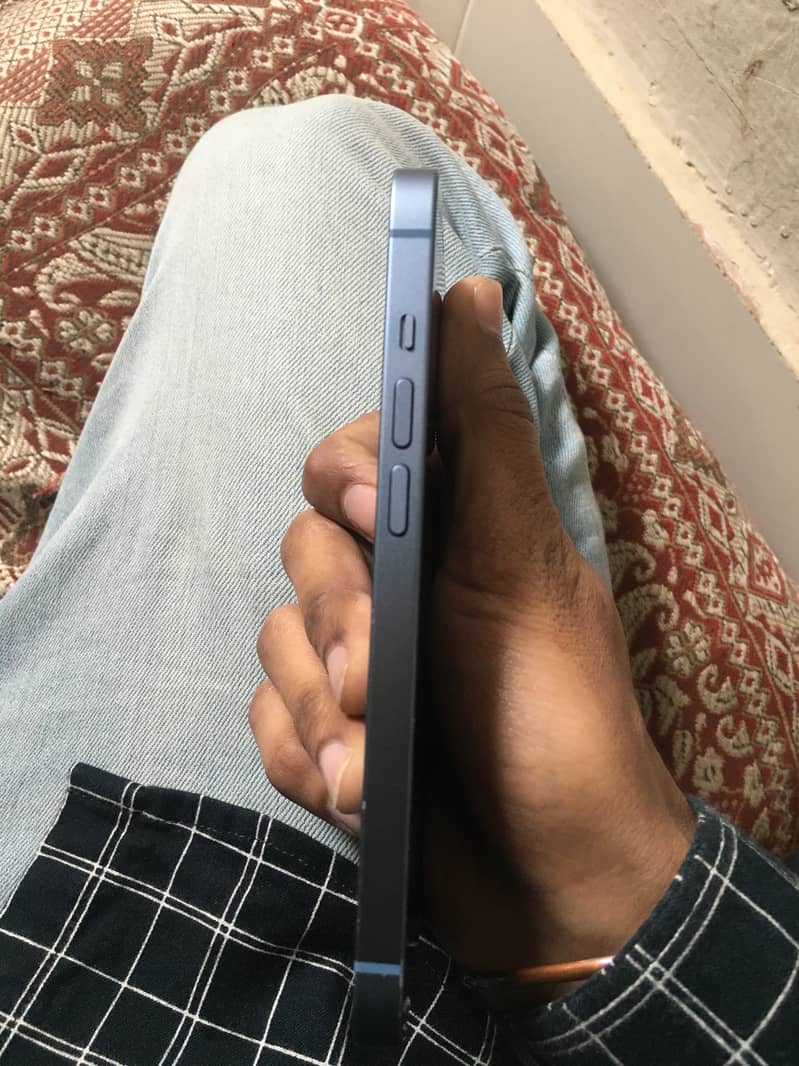 Apple iPhone 14 3