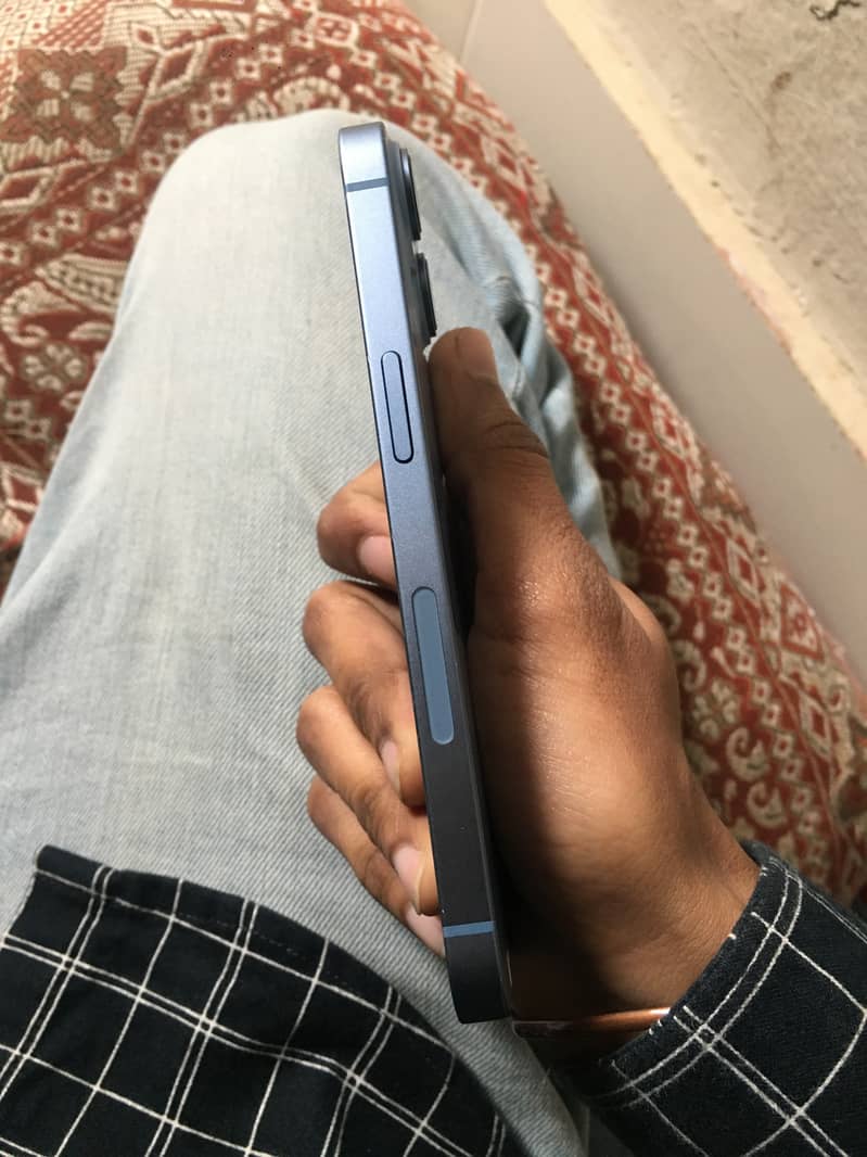 Apple iPhone 14 4