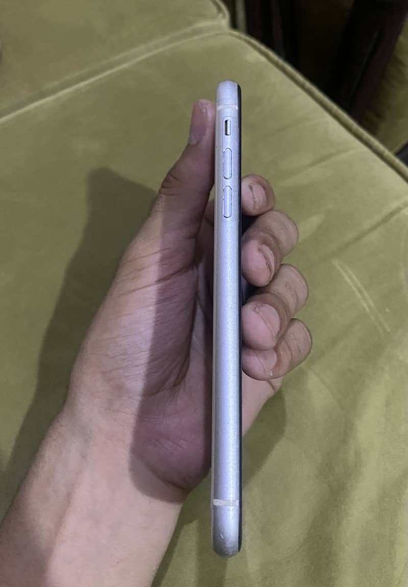 Apple iPhone 11 3