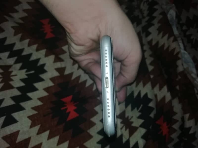 Apple iPhone 11 7
