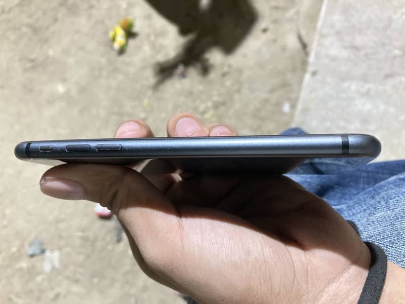 Apple iPhone 8 1